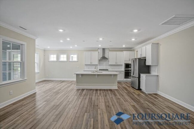 Building Photo - Charming 3-Bed Ranch Home with Modern Kitc...