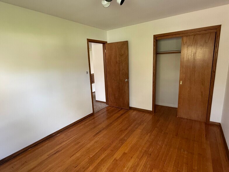 Building Photo - 2552 S 96th St