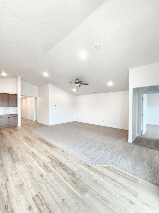 Building Photo - Newer Caldwell Home