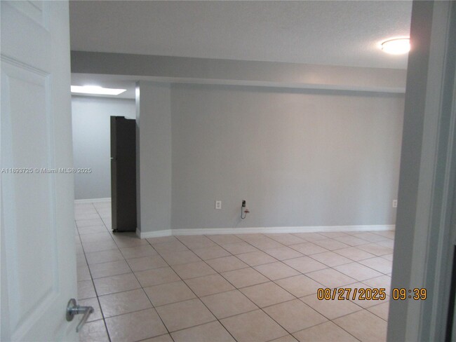 Building Photo - 2475 NW 16th St Rd