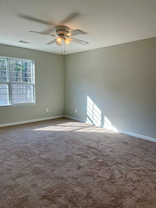 Building Photo - Rare 3 Bed/2 Bath Duplex With Attached Garage in Lovely College Park!