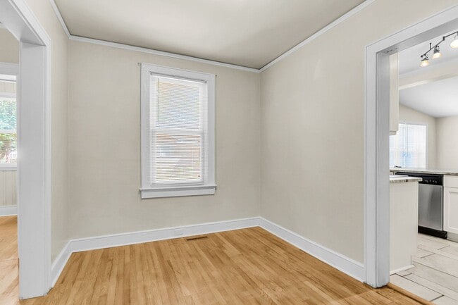 Building Photo - 3 Bed 2 Bath Home Located in Highland Park...