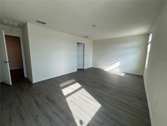 Building Photo - 36033 Sunflower Hl Dr