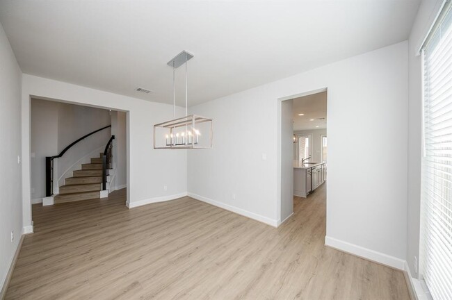 Building Photo - 29819 Breezy Pnes Lp