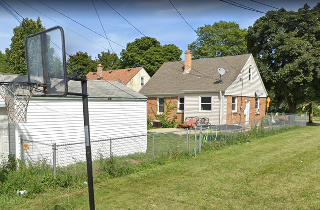 Building Photo - 3 BR SINGLE FAMILY WITH 2 CAR GARAGE