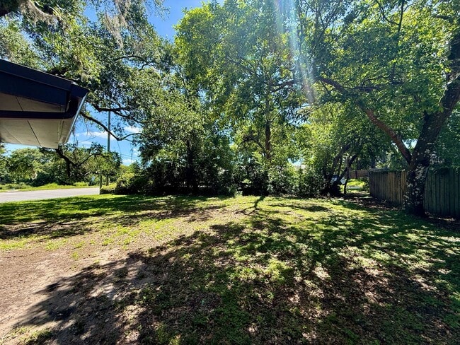 Building Photo - ADORABLE 2 BED WINTER PARK RENTAL HOME