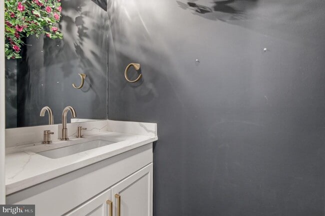 Building Photo - 531 Kennedy St NW