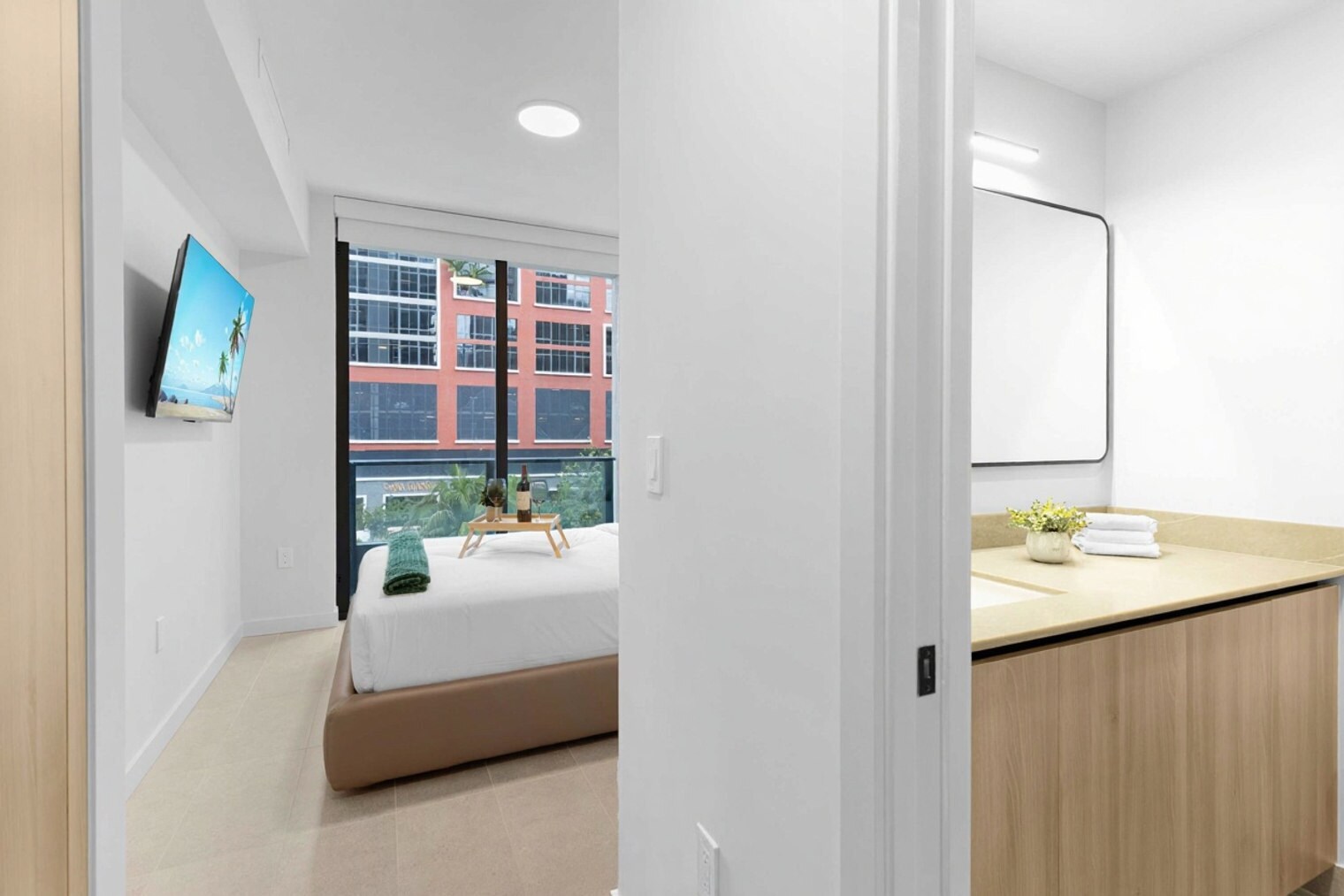 Building Photo - 501 NE 1st Ave