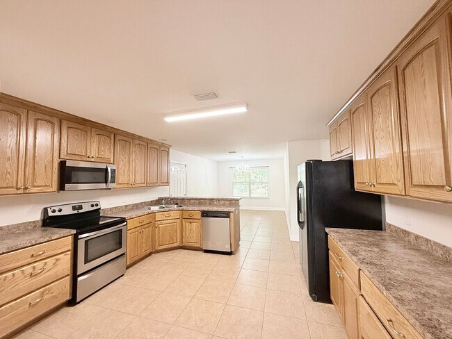 Building Photo - Custom-Built 3-Bedroom Home