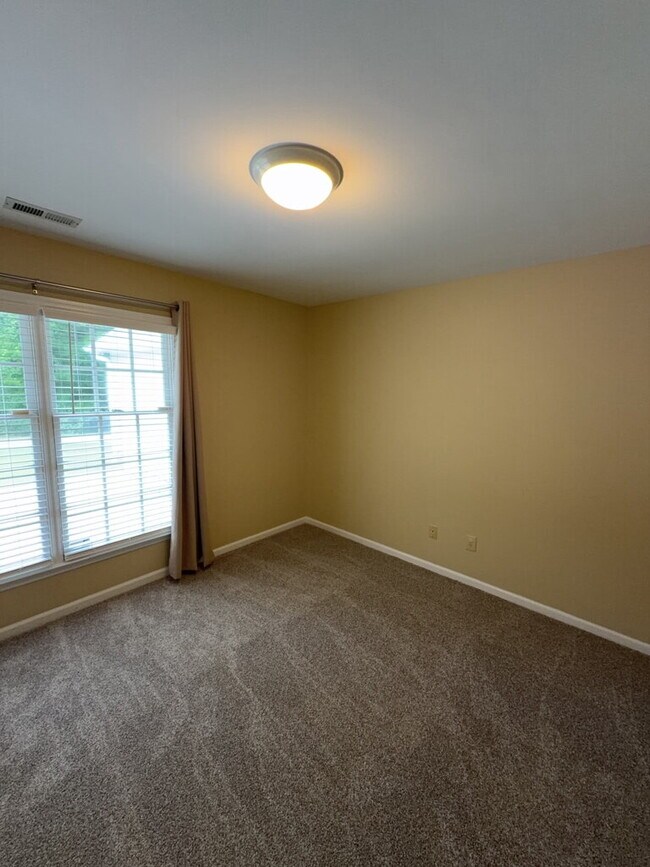Building Photo - Beautiful 4 Bedroom, 3 Bath Home-211 Bethesda Ct.