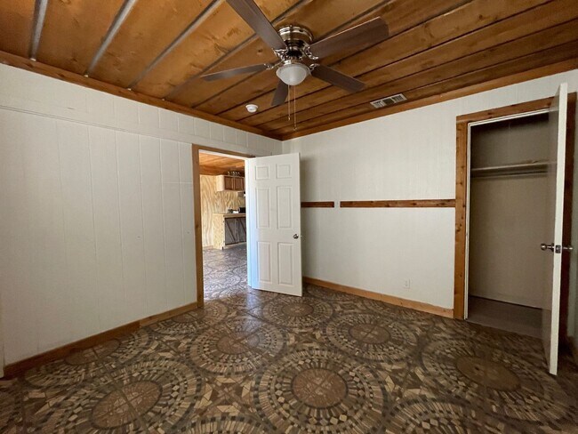 Building Photo - Cozy?Charm Meets Modern Luxury – Your Perfect Ranch-Style Retreat in Lamesa!