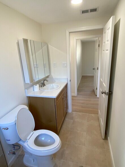 Building Photo - 11113 Haines Ave NE