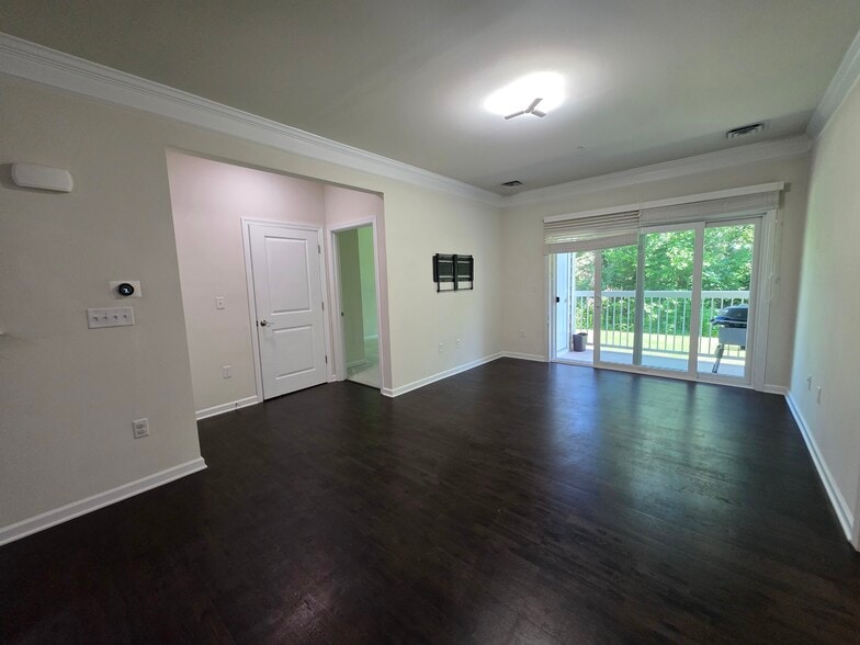 Building Photo - 130 Trotter Rd