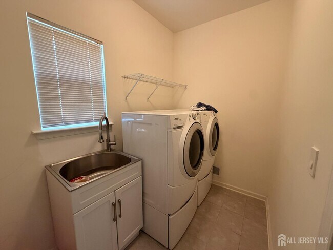 Building Photo - 87 Timberhill Dr