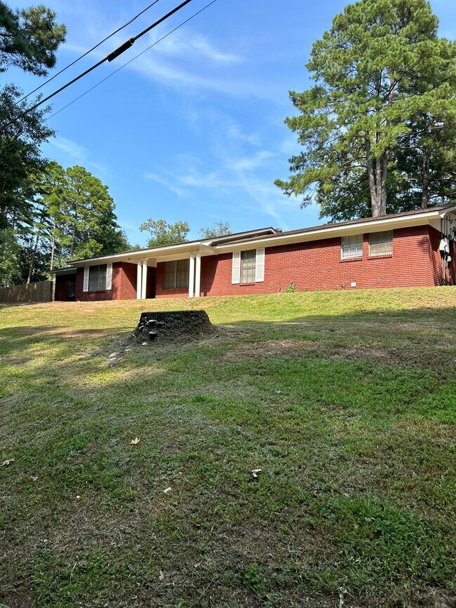 Primary Photo - 2900 S Garrett Terrace