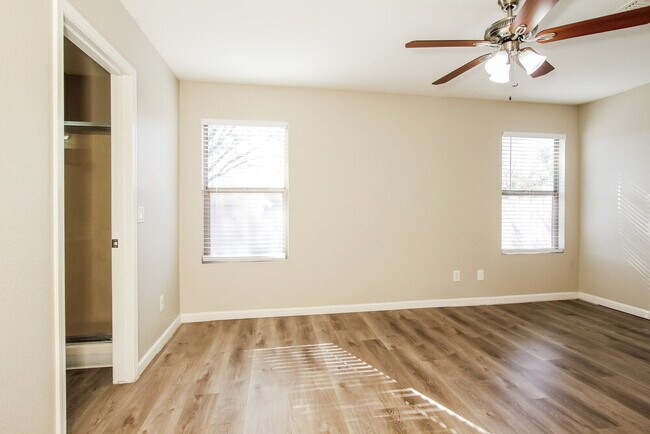 Building Photo - 11409 W Cambridge Ave