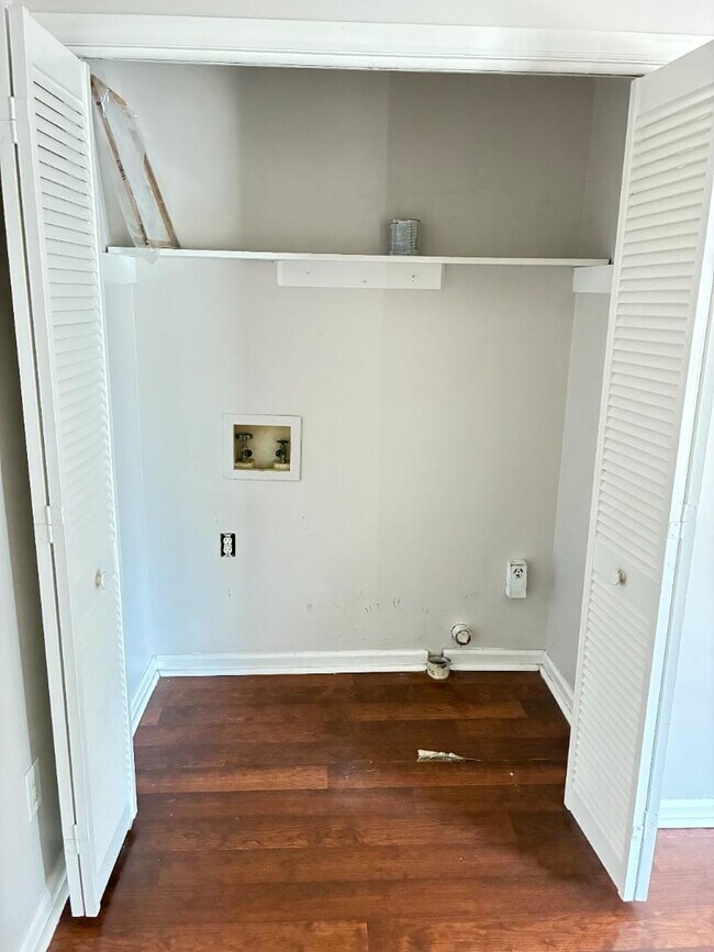 Building Photo - 3701 Nealshire Dr NW