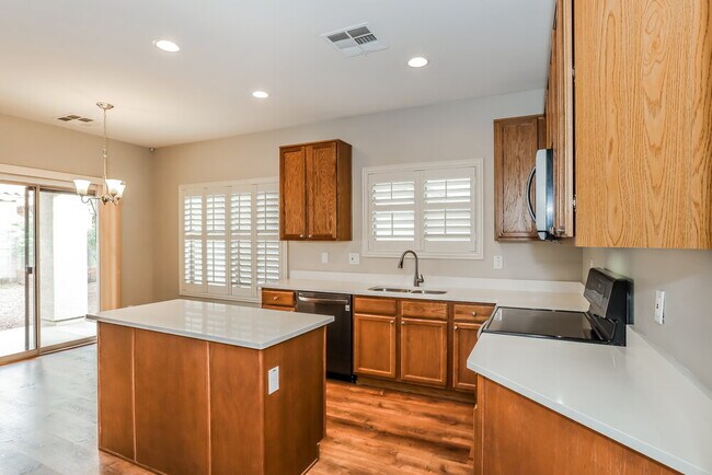 Building Photo - 2650 E Wildhorse Pl