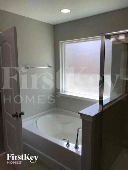 Building Photo - 10729 Sapphire Trail