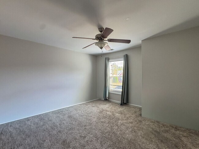 Building Photo - Well-Maintained 4 Bed 2.5 Bath Home with a Pool