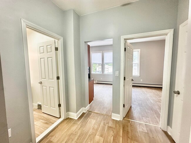 Building Photo - 130 Grant Ave