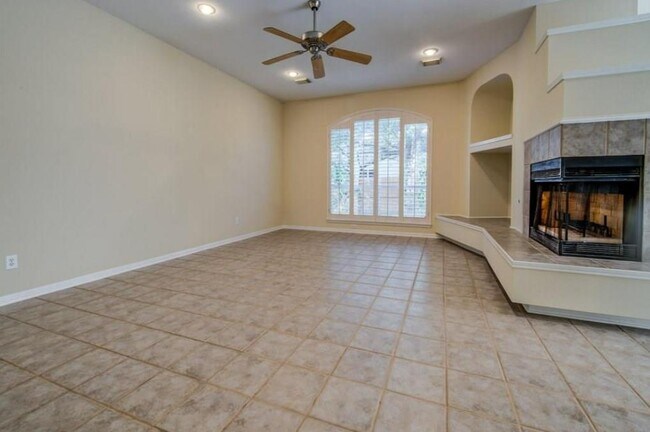 Building Photo - 15013 Cordero Dr