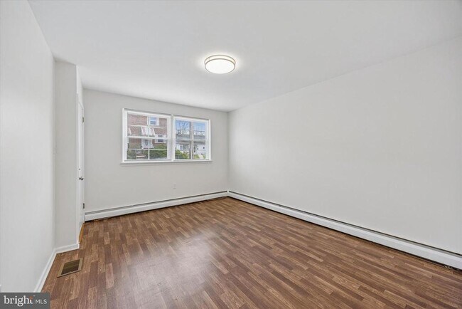 Building Photo - 362 Ripka St