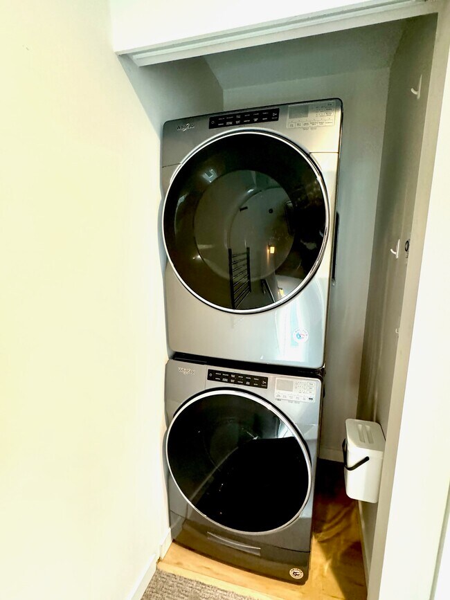 Building Photo - 18322 1st Ave NE