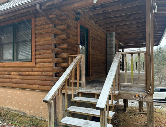 Building Photo - 573 Centre St