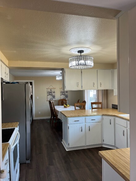 Building Photo - 104 Alturas Dr