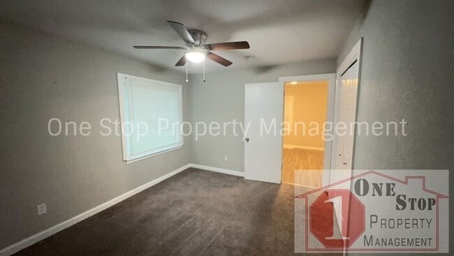 Building Photo - Beautiful 3 Bedroom 2 Bathroom in Independ...