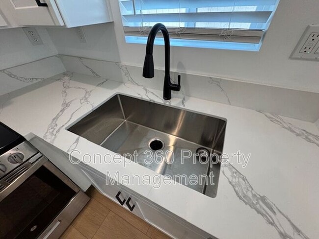 Building Photo - 5300 Glasgow Ct