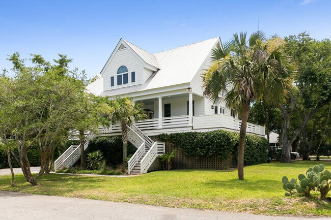Building Photo - 1 Live Oak Dr