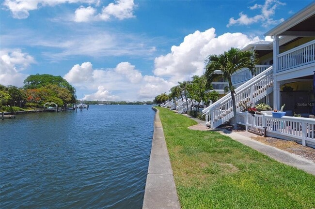 Building Photo - 3889 Pompano Dr SE