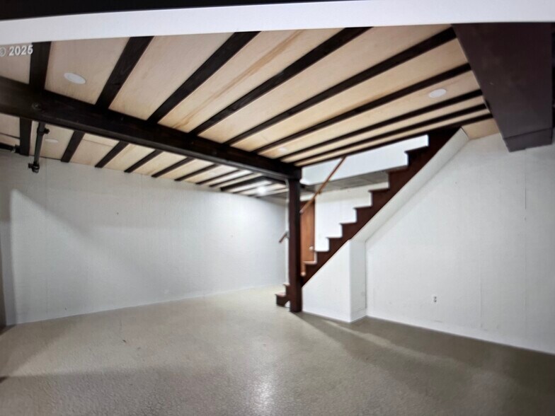 Building Photo - 3038 NE Hoyt St