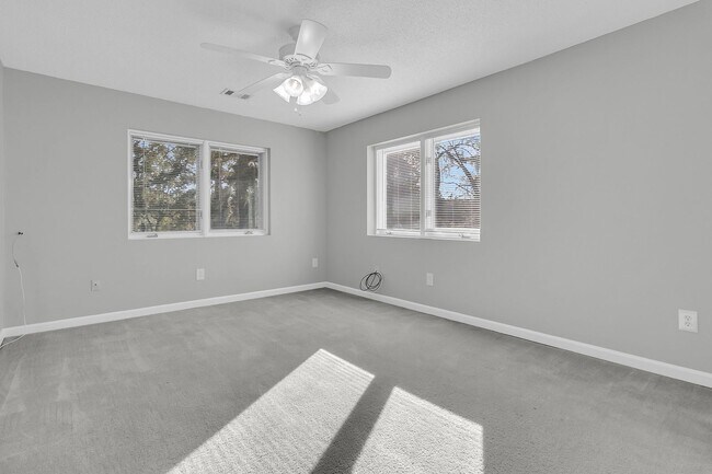 Building Photo - 5844 Hart Rd
