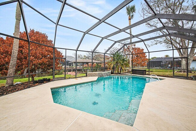 Building Photo - Canal front home!