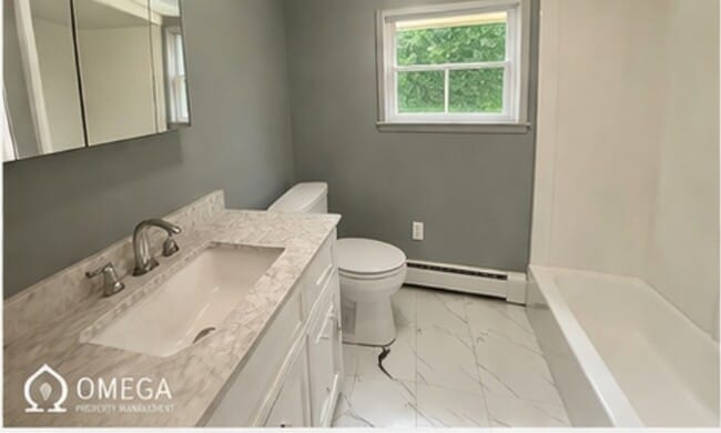 Building Photo - 13 Elm St