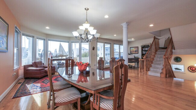 Building Photo - 229 8th St S