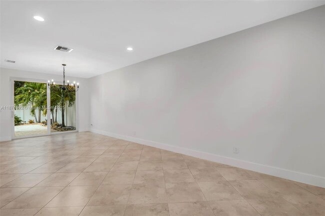 Building Photo - 2716 SW 180th Ave