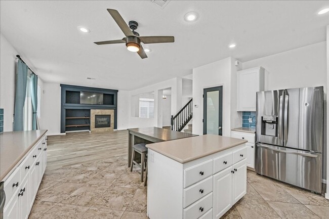 Building Photo - Desirable 4 Bedroom Home with Pool near Summerlin!