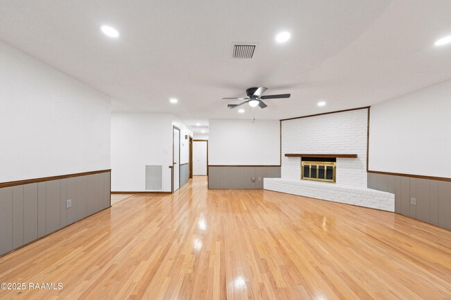 Building Photo - 102 Wisteria Dr