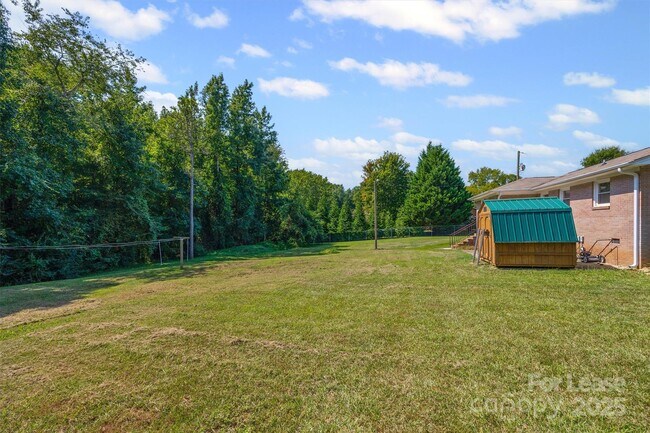 Building Photo - 1460 Legion Rd