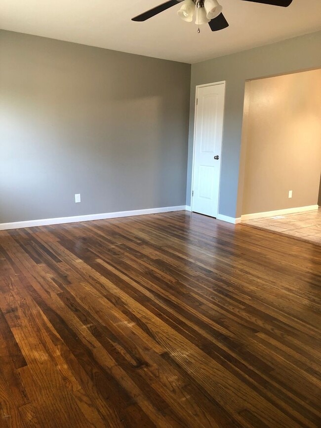 Building Photo - 3 Bedroom 1 Bath Beautifully Updated Home in Florissant, MO.