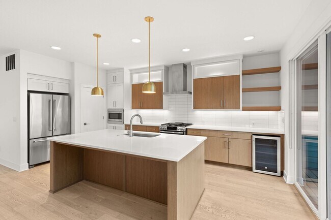 Building Photo - Stunning, Modern 4 bed home with attached ADU in King Neighborhood - AVAILABLE NOW!!