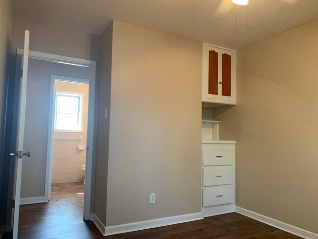 Building Photo - 701 Hybiscus Ln