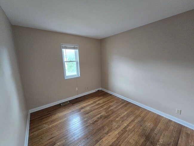Building Photo - Fantastic 2 Bedrooms, 1.5 Baths, Townhouse, Close to St. Matthews and Bowman Field!