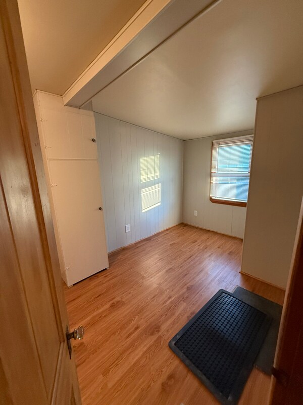 Building Photo - 710 W 8th St