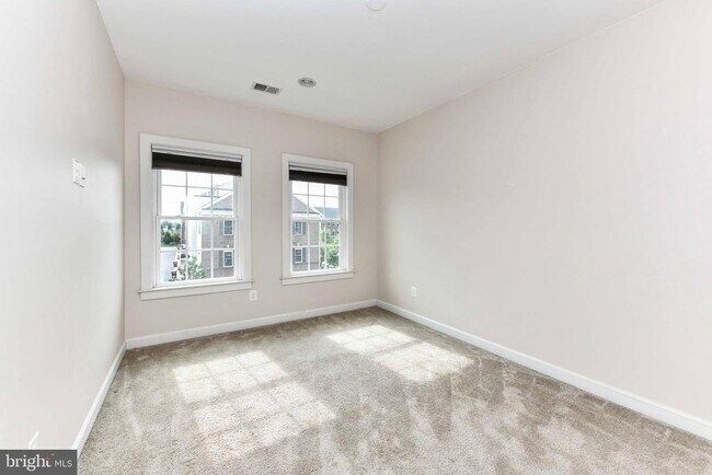 Building Photo - 3160 Yeager Dr