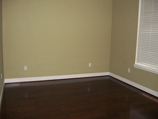 Building Photo - 2472 Lantana Ln
